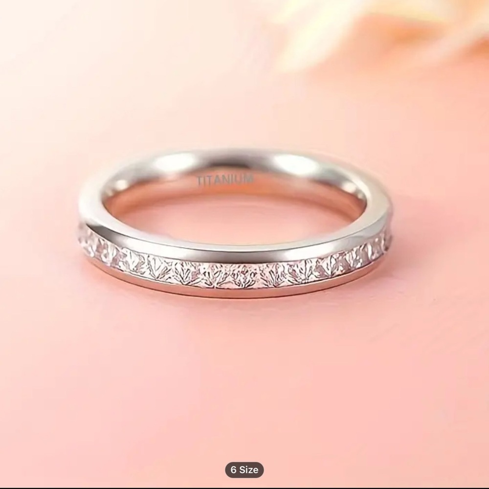Elegant Titanium Steel Engraved Ring with 4mm Cubic Zirconia - Fade-Resistant